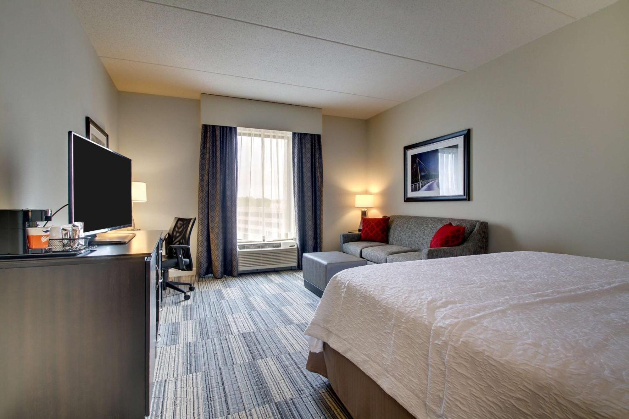 Hampton Inn & Suites Greenville Airport Exterior photo