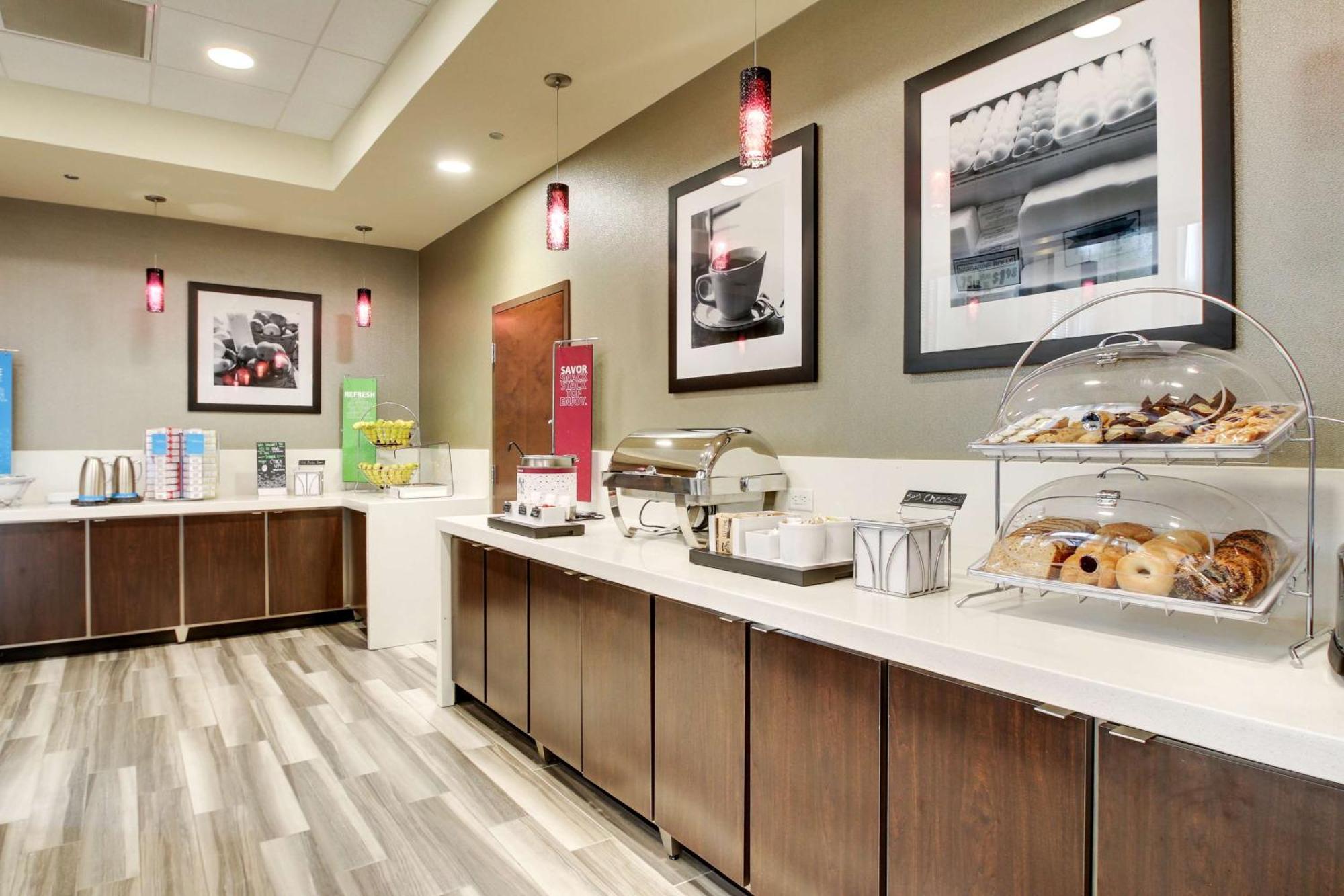 Hampton Inn & Suites Greenville Airport Exterior photo
